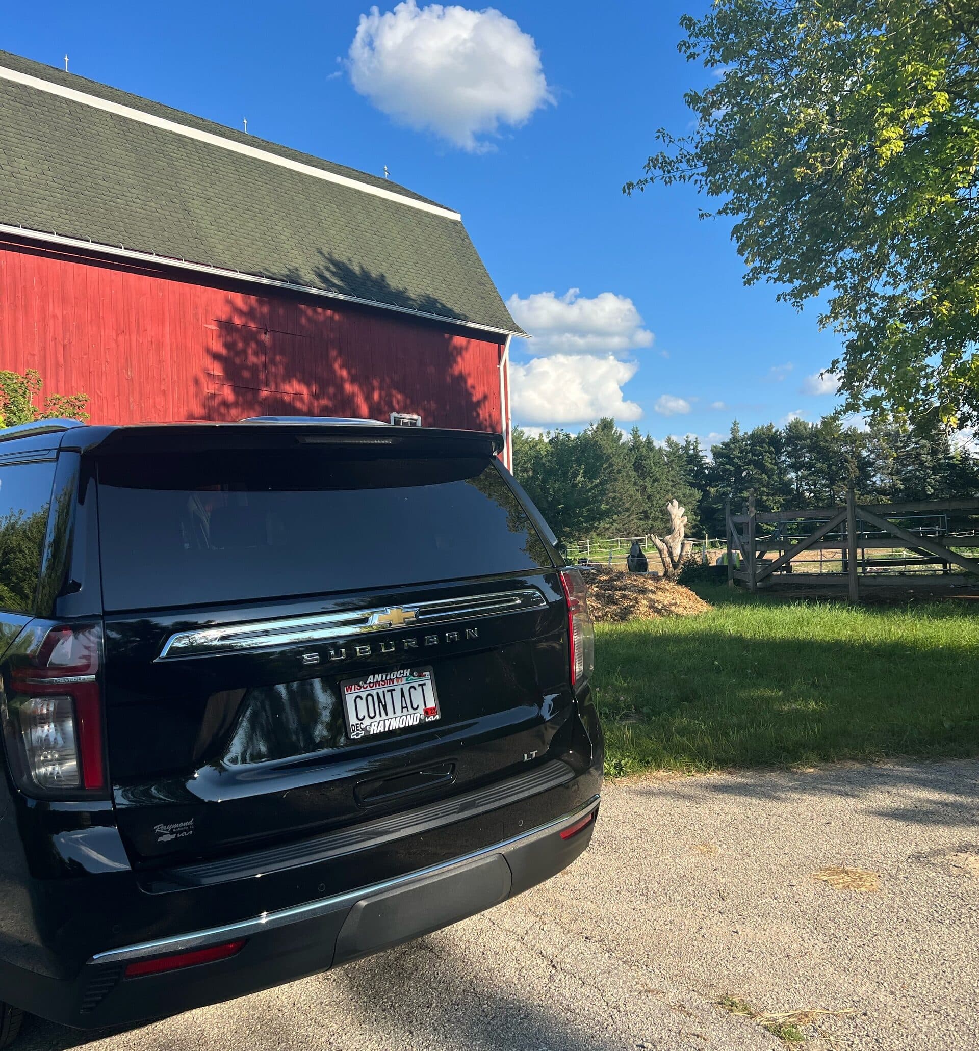 Contact Limo Suburban at Wisconsin rural property for golf course area transportation