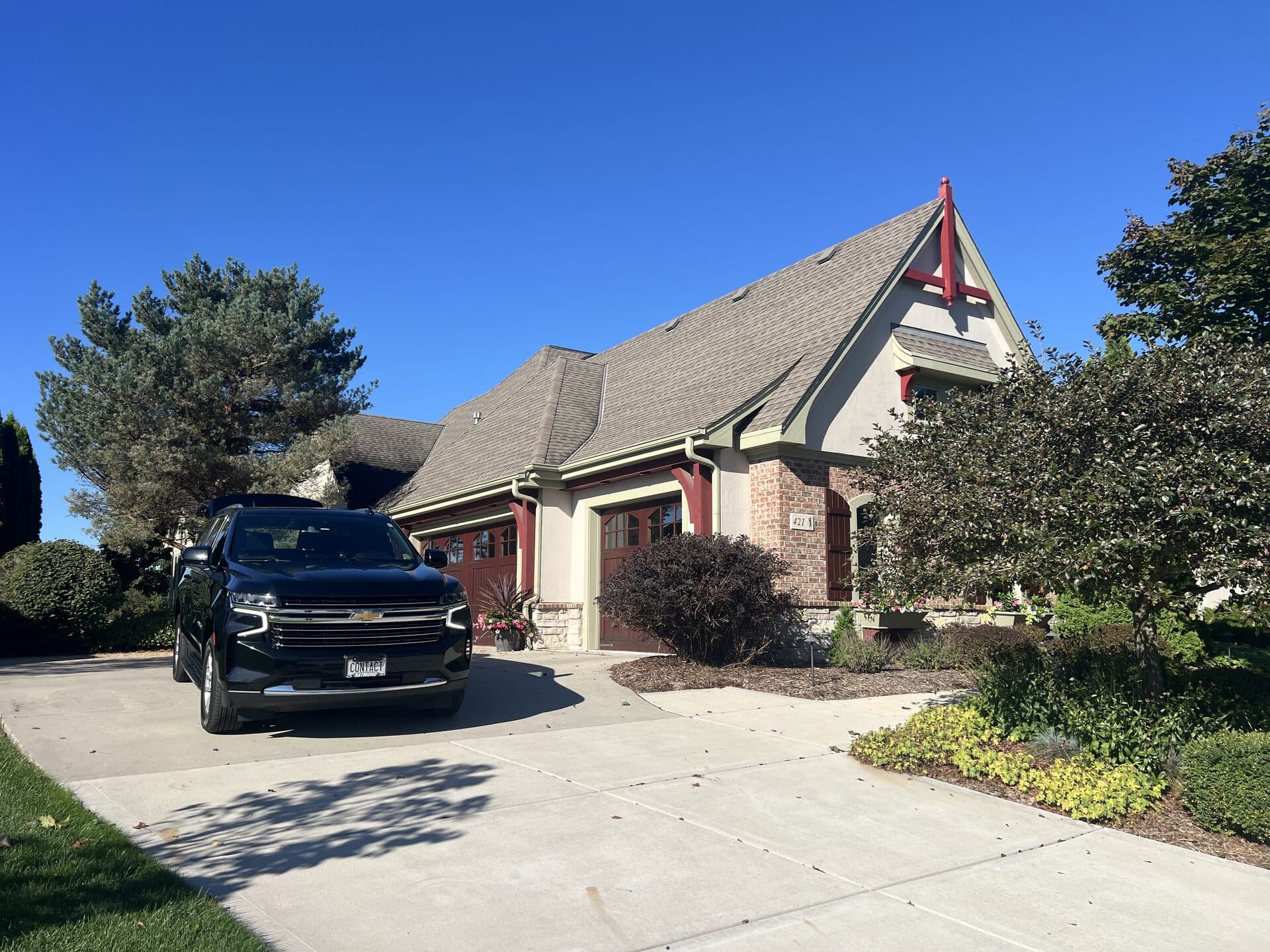 Contact Limo luxury SUV for Wisconsin golf outing point-to-point transfer — Delafield area golf transportation