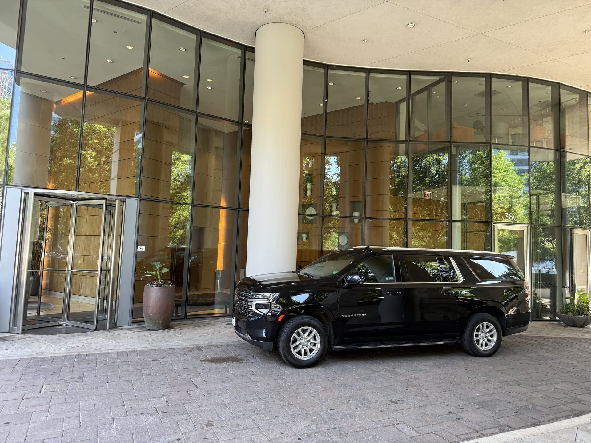 Contact Limo luxury SUV at downtown Chicago hotel entrance for late night casino return service Wisconsin