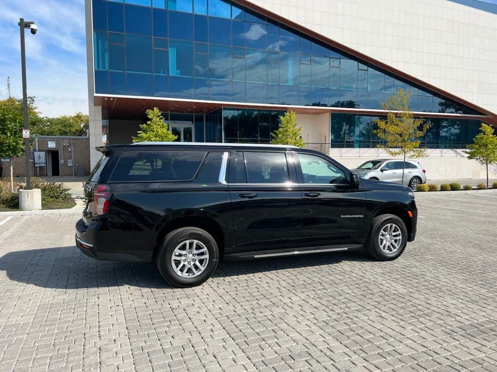 Contact Limo luxury SUV in Kenosha County Wisconsin for early morning golf outing transportation service