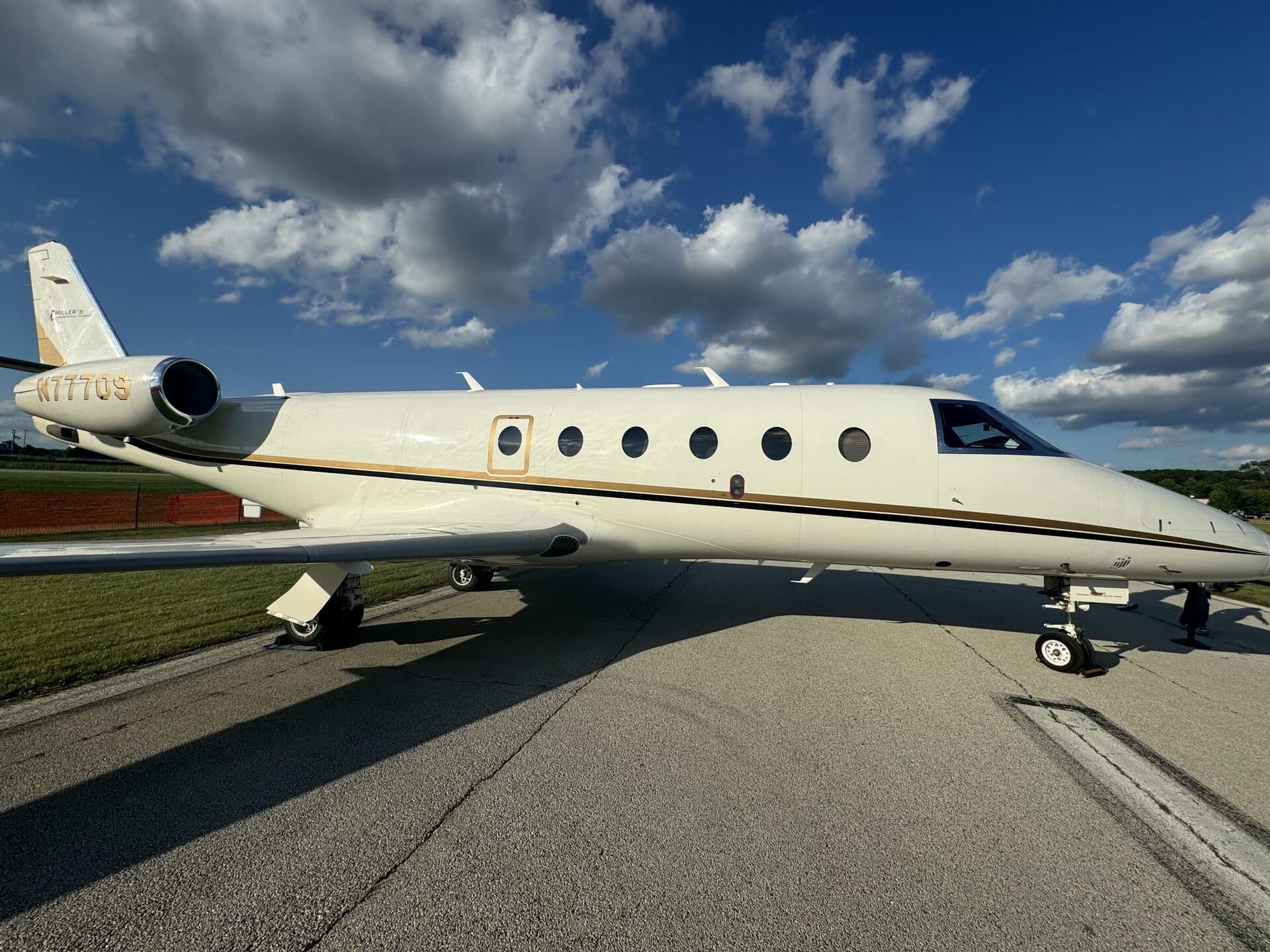 Private jet aircraft on tarmac at executive airport, Contact Limo PWK FBO ground transportation